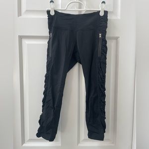 Lululemon Ruched Black Mesh Side Crop leggings Sz 4